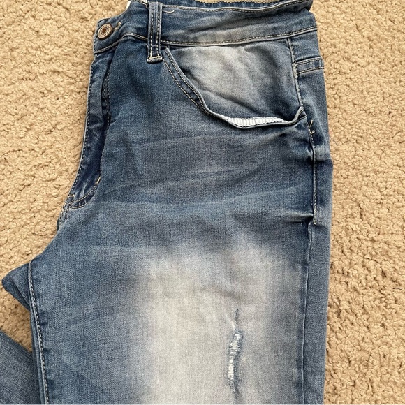 KanCan jeans, light wash - Picture 2 of 10
